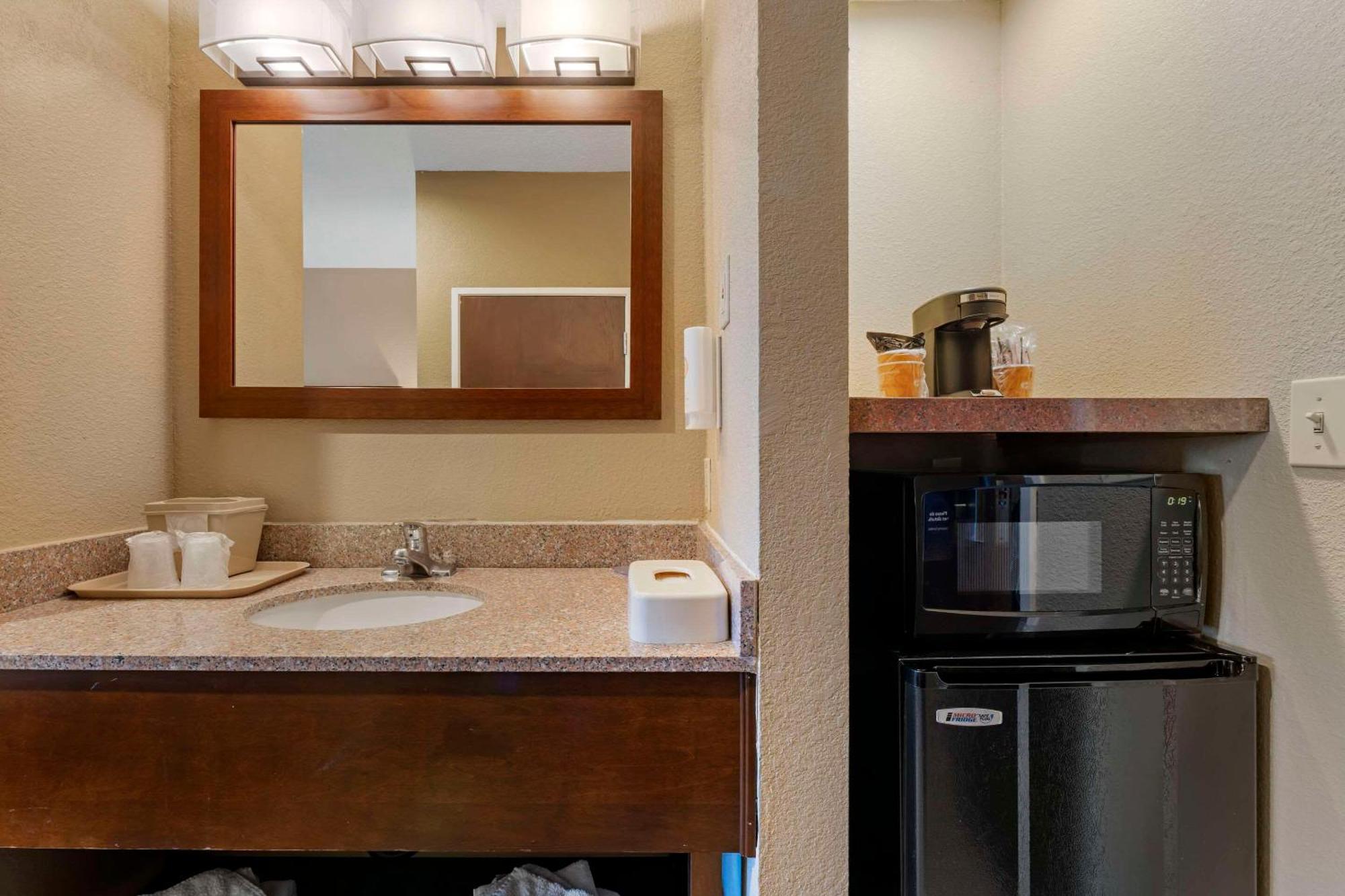 Comfort Inn Lathrop Stockton Airport Екстер'єр фото